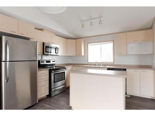 125 Hoehne Street, Fort Mcmurray, AB - Indoor Photo Showing Kitchen With Stainless Steel Kitchen With Double Sink