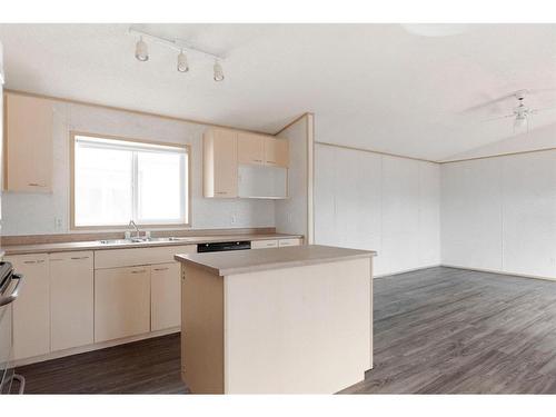 125 Hoehne Street, Fort Mcmurray, AB - Indoor Photo Showing Kitchen With Double Sink