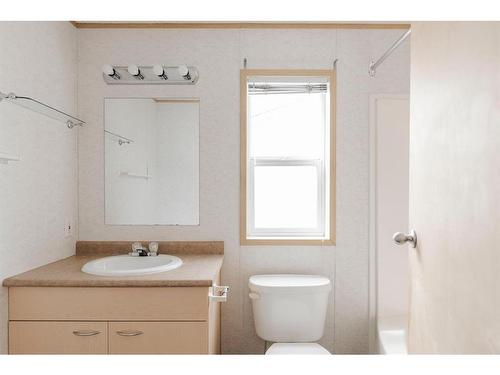 125 Hoehne Street, Fort Mcmurray, AB - Indoor Photo Showing Bathroom