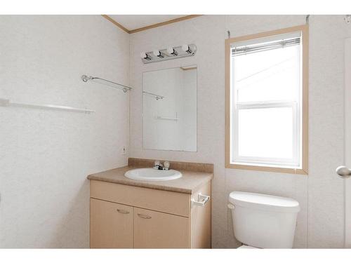 125 Hoehne Street, Fort Mcmurray, AB - Indoor Photo Showing Bathroom