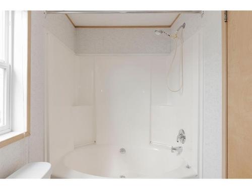 125 Hoehne Street, Fort Mcmurray, AB - Indoor Photo Showing Bathroom