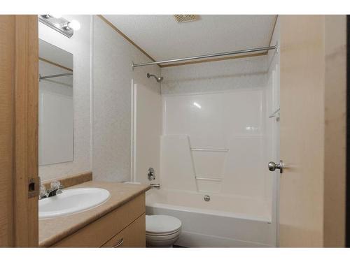 125 Hoehne Street, Fort Mcmurray, AB - Indoor Photo Showing Bathroom