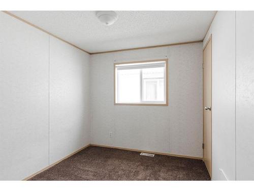 125 Hoehne Street, Fort Mcmurray, AB - Indoor Photo Showing Other Room