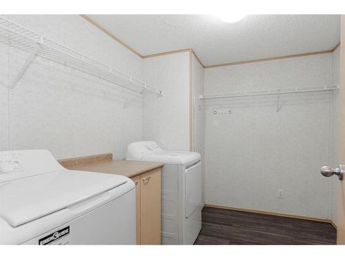 125 Hoehne Street, Fort Mcmurray, AB - Indoor Photo Showing Laundry Room