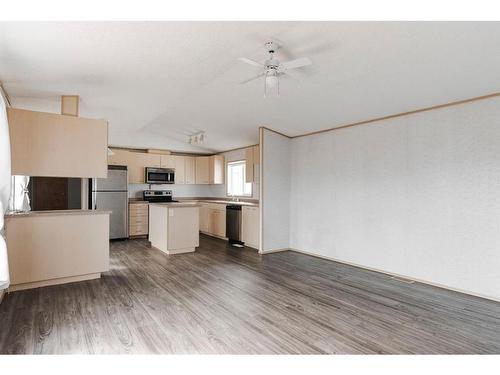 125 Hoehne Street, Fort Mcmurray, AB - Indoor Photo Showing Kitchen