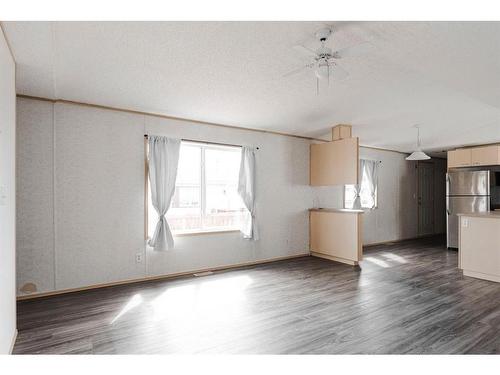 125 Hoehne Street, Fort Mcmurray, AB - Indoor Photo Showing Kitchen