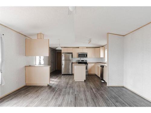 125 Hoehne Street, Fort Mcmurray, AB - Indoor Photo Showing Kitchen