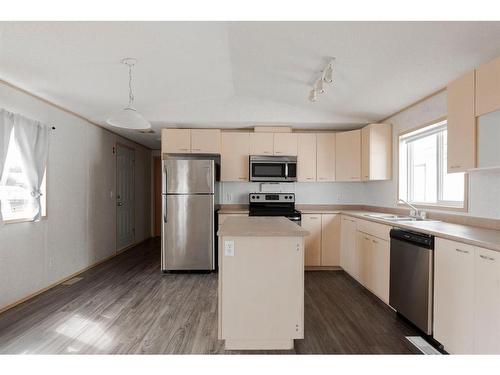 125 Hoehne Street, Fort Mcmurray, AB - Indoor Photo Showing Kitchen With Stainless Steel Kitchen With Double Sink