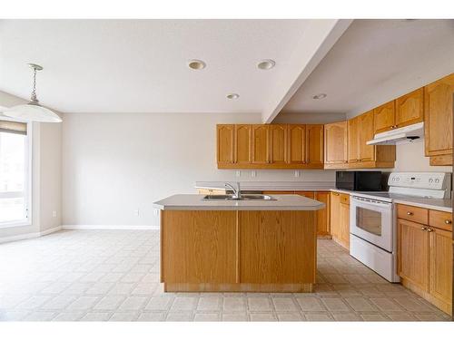 39-97 Wilson Drive, Fort Mcmurray, AB - Indoor Photo Showing Kitchen