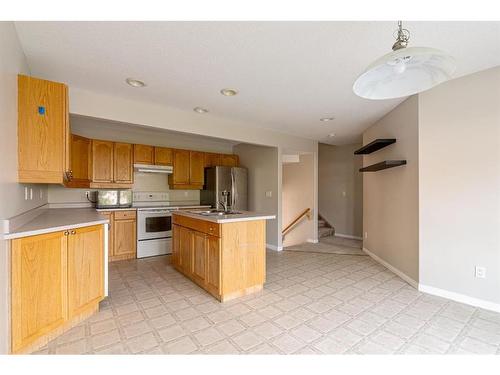 39-97 Wilson Drive, Fort Mcmurray, AB - Indoor Photo Showing Kitchen