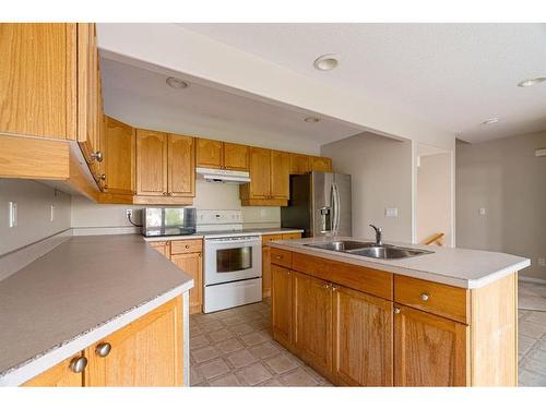 39-97 Wilson Drive, Fort Mcmurray, AB - Indoor Photo Showing Kitchen With Double Sink