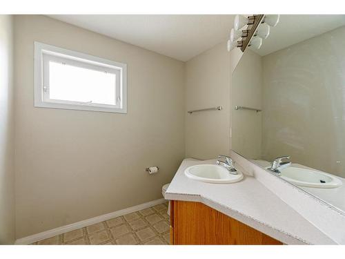 39-97 Wilson Drive, Fort Mcmurray, AB - Indoor Photo Showing Bathroom