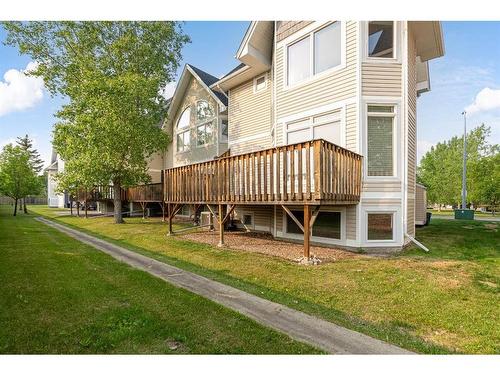 39-97 Wilson Drive, Fort Mcmurray, AB - Outdoor With Deck Patio Veranda