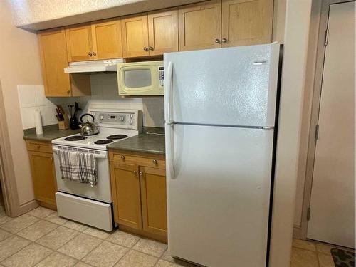 1308-38 Riedel Street, Fort Mcmurray, AB - Indoor Photo Showing Kitchen