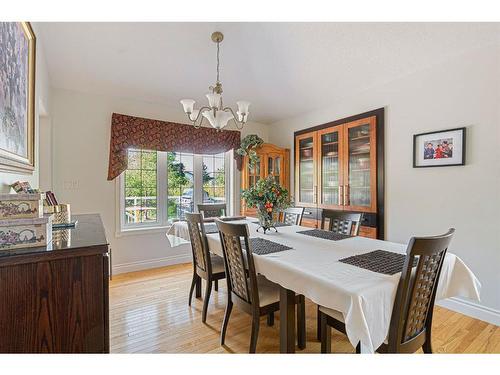 113 Wood Buffalo Way, Fort Mcmurray, AB - Indoor Photo Showing Dining Room