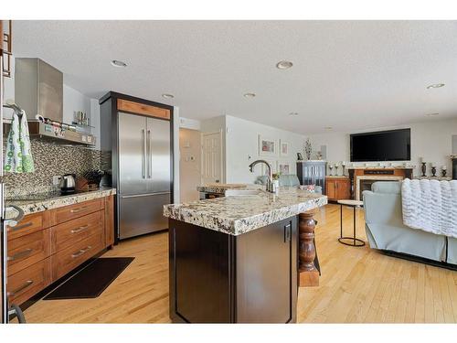 113 Wood Buffalo Way, Fort Mcmurray, AB - Indoor Photo Showing Kitchen With Upgraded Kitchen
