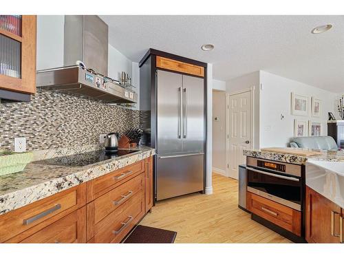 113 Wood Buffalo Way, Fort Mcmurray, AB - Indoor Photo Showing Kitchen With Upgraded Kitchen