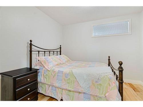 113 Wood Buffalo Way, Fort Mcmurray, AB - Indoor Photo Showing Bedroom