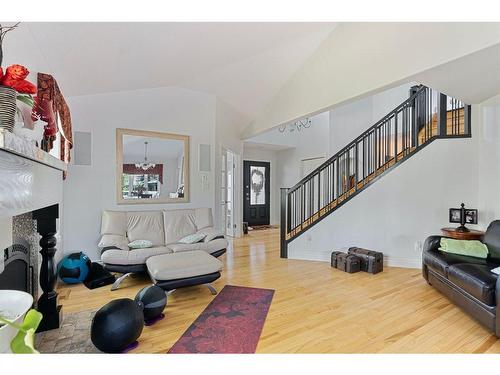 113 Wood Buffalo Way, Fort Mcmurray, AB - Indoor Photo Showing Living Room