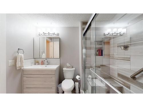 194 Windsor Drive, Fort Mcmurray, AB - Indoor Photo Showing Bathroom