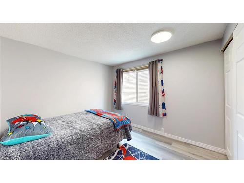 194 Windsor Drive, Fort Mcmurray, AB - Indoor Photo Showing Bedroom