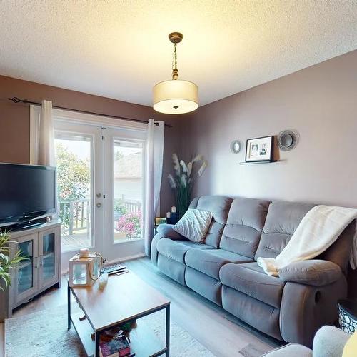 173 Elmore Drive, Fort Mcmurray, AB - Indoor Photo Showing Living Room