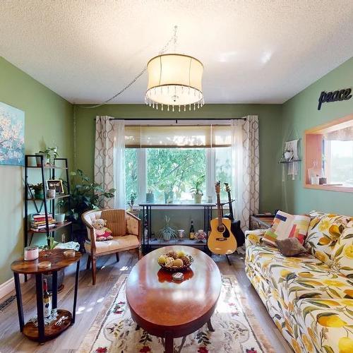 173 Elmore Drive, Fort Mcmurray, AB - Indoor Photo Showing Living Room