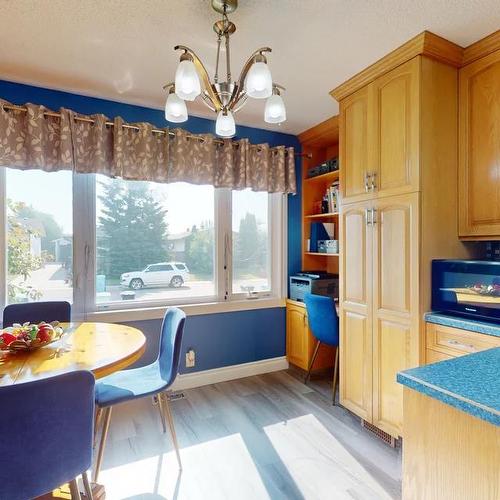 173 Elmore Drive, Fort Mcmurray, AB - Indoor Photo Showing Dining Room