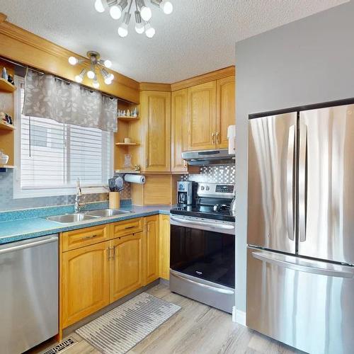 173 Elmore Drive, Fort Mcmurray, AB - Indoor Photo Showing Kitchen With Double Sink