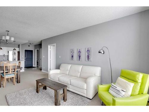 602-136A Sandpiper Road, Fort Mcmurray, AB - Indoor Photo Showing Living Room