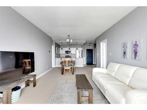 602-136A Sandpiper Road, Fort Mcmurray, AB - Indoor Photo Showing Living Room