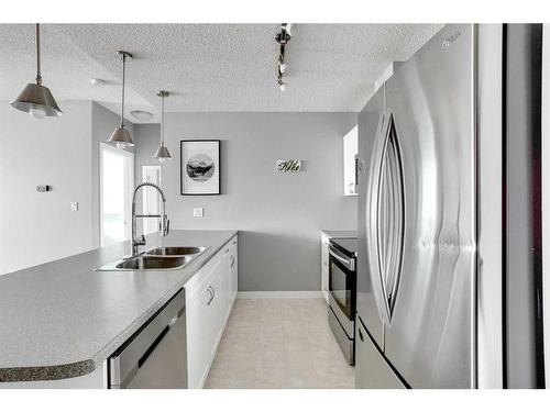 602-136A Sandpiper Road, Fort Mcmurray, AB - Indoor Photo Showing Kitchen With Double Sink