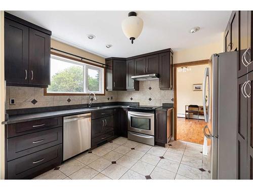 127 Christina Court, Fort Mcmurray, AB - Indoor Photo Showing Kitchen