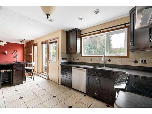 127 Christina Court, Fort Mcmurray, AB - Indoor Photo Showing Kitchen