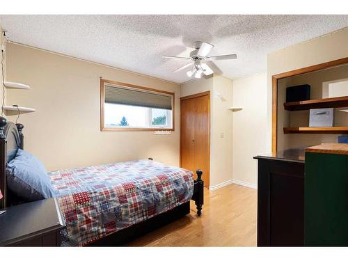 127 Christina Court, Fort Mcmurray, AB - Indoor Photo Showing Bedroom