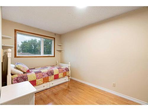 127 Christina Court, Fort Mcmurray, AB - Indoor Photo Showing Bedroom