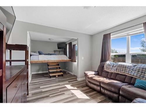 56-313 Millennium Drive, Fort Mcmurray, AB - Indoor Photo Showing Bedroom