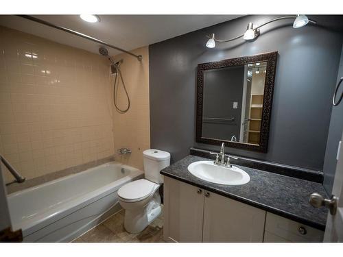 304-11721 Macdonald Drive, Fort Mcmurray, AB - Indoor Photo Showing Bathroom