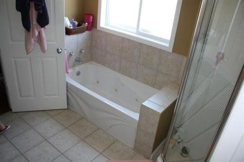 9314 91 Avenue, Lac La Biche, AB - Indoor Photo Showing Bathroom