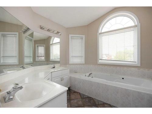 135 Bussieres Drive, Fort Mcmurray, AB - Indoor Photo Showing Bathroom