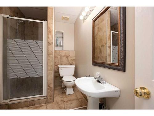 135 Bussieres Drive, Fort Mcmurray, AB - Indoor Photo Showing Bathroom