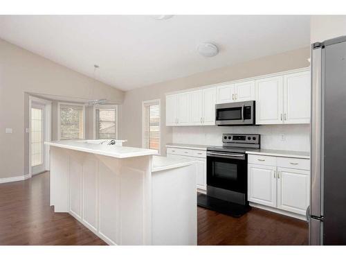 135 Bussieres Drive, Fort Mcmurray, AB - Indoor Photo Showing Kitchen