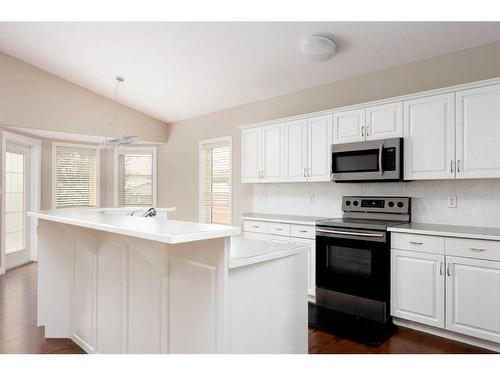 135 Bussieres Drive, Fort Mcmurray, AB - Indoor Photo Showing Kitchen