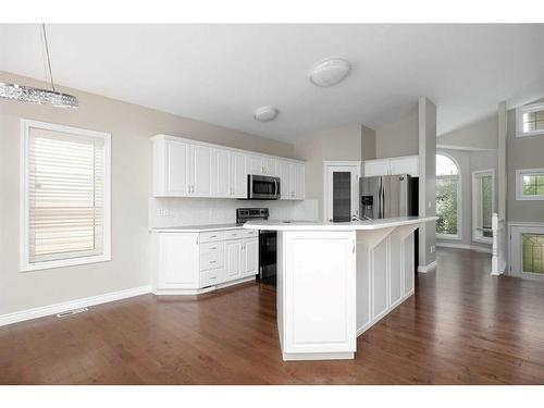 135 Bussieres Drive, Fort Mcmurray, AB - Indoor Photo Showing Kitchen