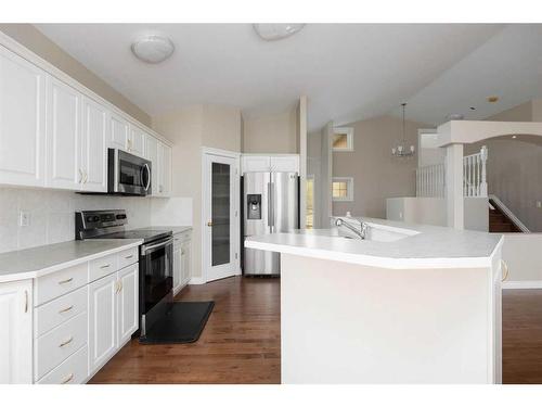 135 Bussieres Drive, Fort Mcmurray, AB - Indoor Photo Showing Kitchen With Upgraded Kitchen