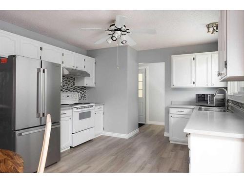 185 Ross Haven Drive, Fort Mcmurray, AB - Indoor Photo Showing Kitchen