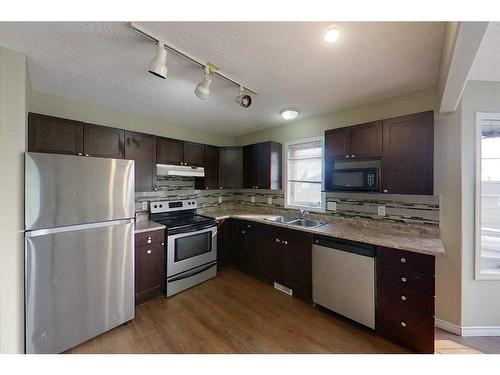 100 Sirius Avenue, Fort Mcmurray, AB - Indoor Photo Showing Kitchen With Double Sink