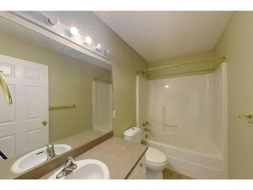 100 Sirius Avenue, Fort Mcmurray, AB - Indoor Photo Showing Bathroom