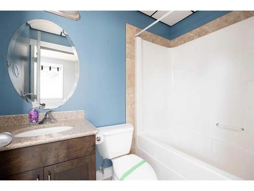 103-9919 Gordon Avenue, Fort Mcmurray, AB - Indoor Photo Showing Bathroom