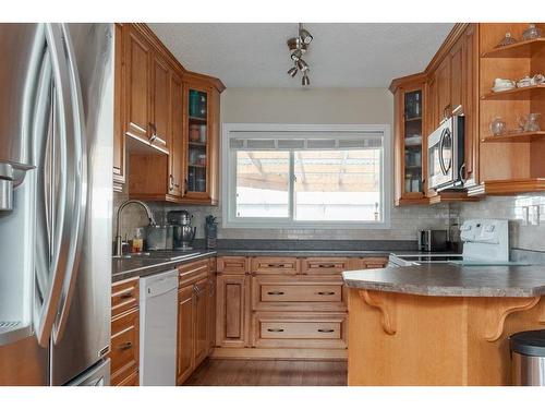 34 Birch Road, Fort Mcmurray, AB - Indoor Photo Showing Kitchen